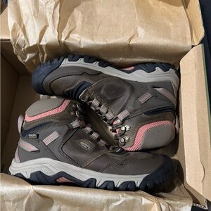 Keen Women's Hiking Boots - Brown and Pink